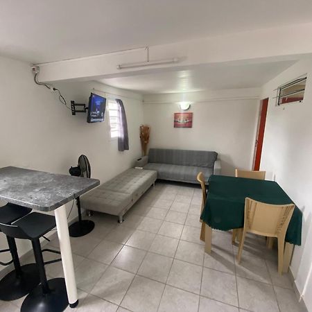 Logement De 40M2 Avec Terrasse, Moderne Et Equipe Petit-Canal Esterno foto
