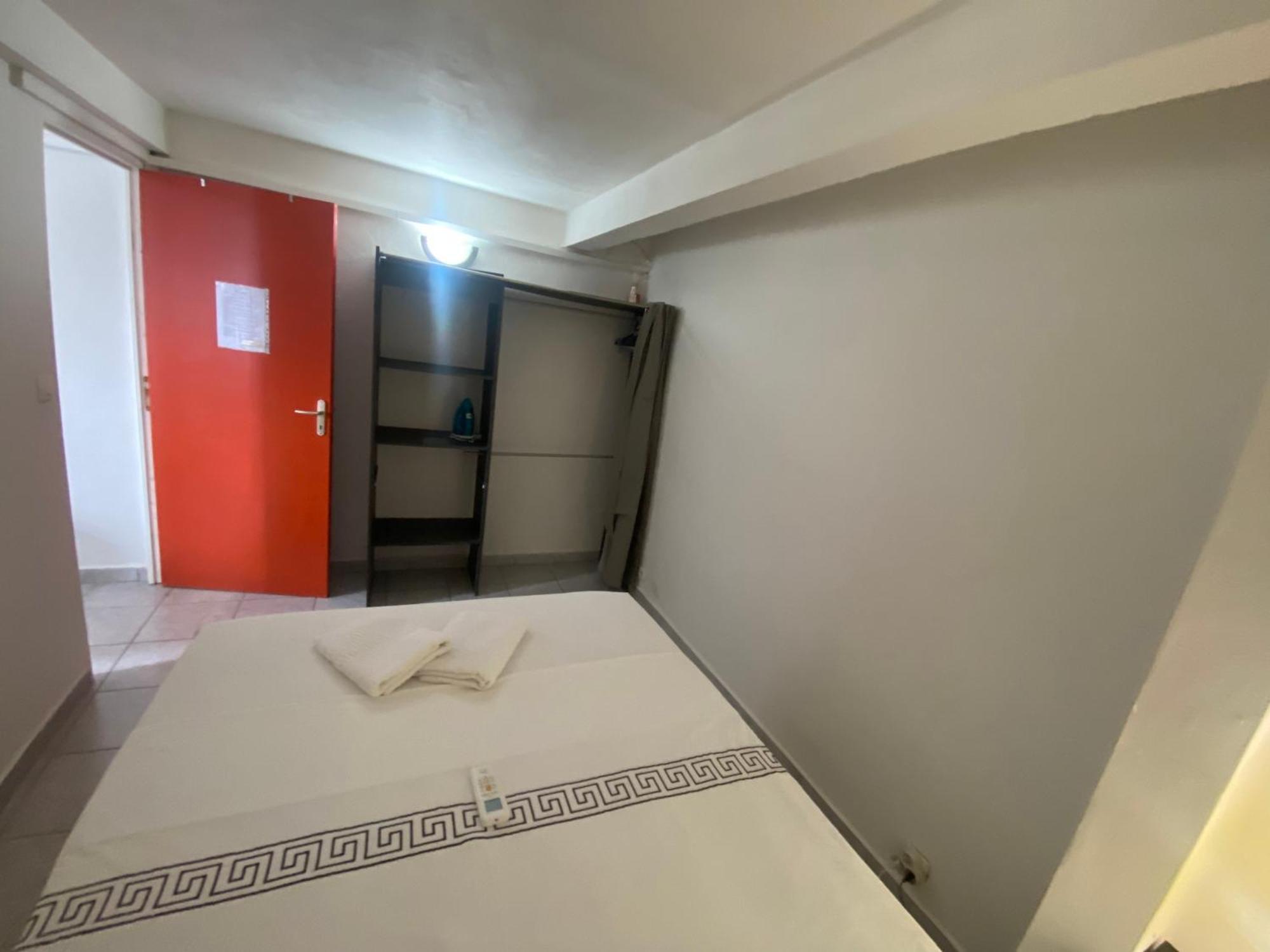 Logement De 40M2 Avec Terrasse, Moderne Et Equipe Petit-Canal Esterno foto