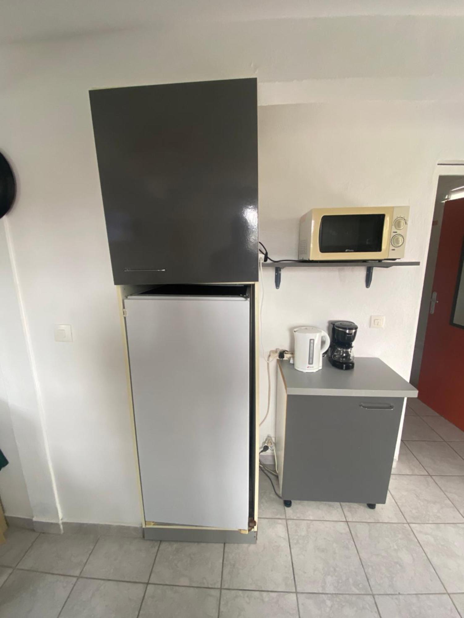 Logement De 40M2 Avec Terrasse, Moderne Et Equipe Petit-Canal Esterno foto