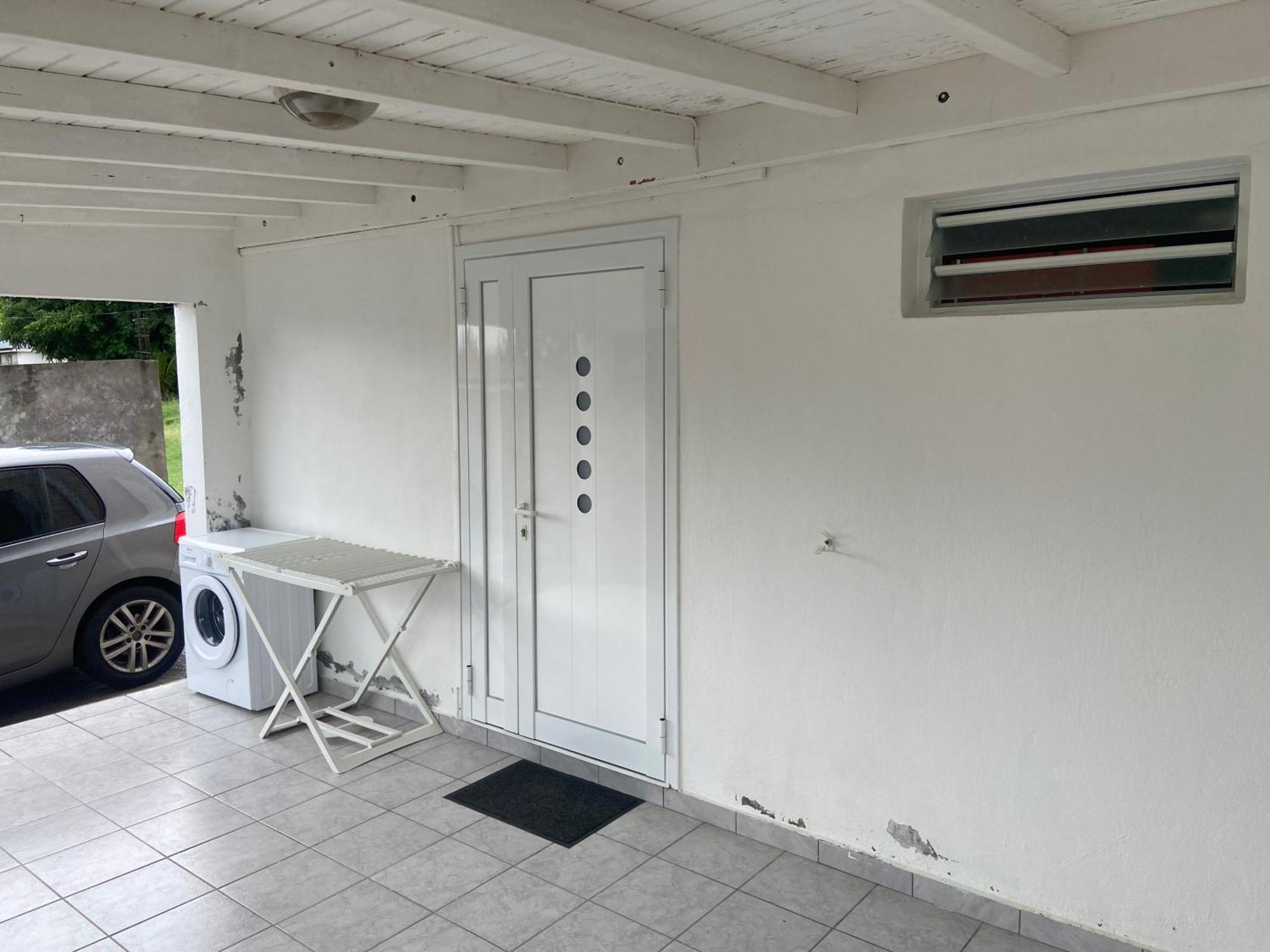 Logement De 40M2 Avec Terrasse, Moderne Et Equipe Petit-Canal Esterno foto